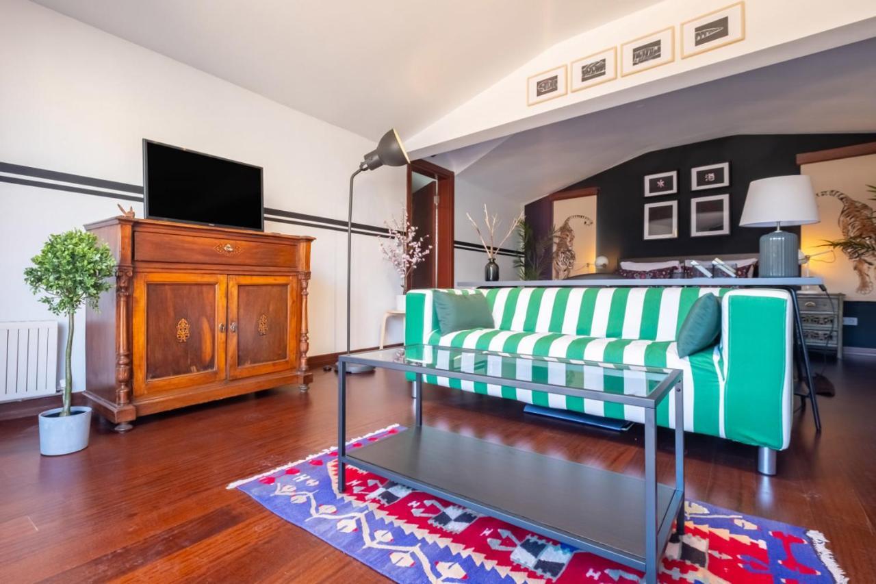 Flat With Terrace Near Istiklal Street Apartment อิสตันบูล ภายนอก รูปภาพ