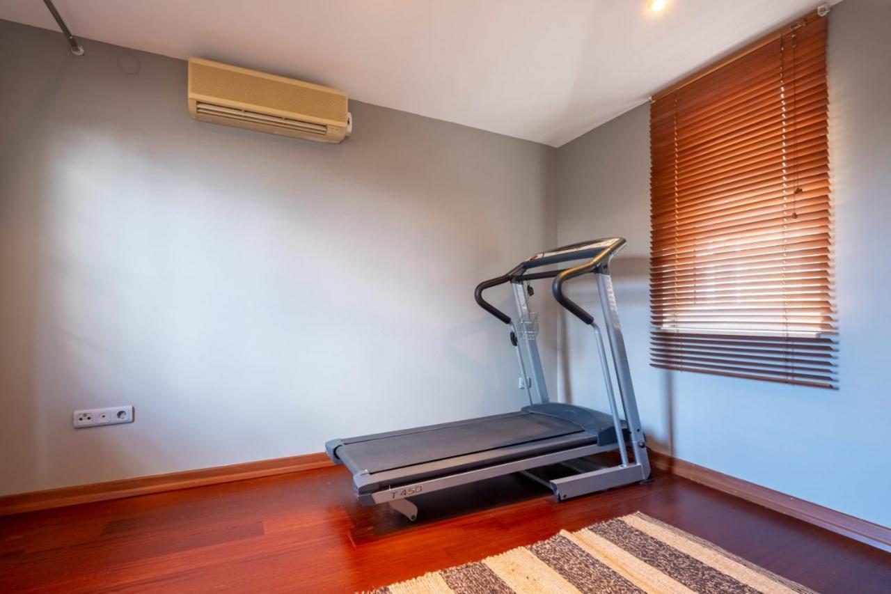 Flat With Terrace Near Istiklal Street Apartment อิสตันบูล ภายนอก รูปภาพ